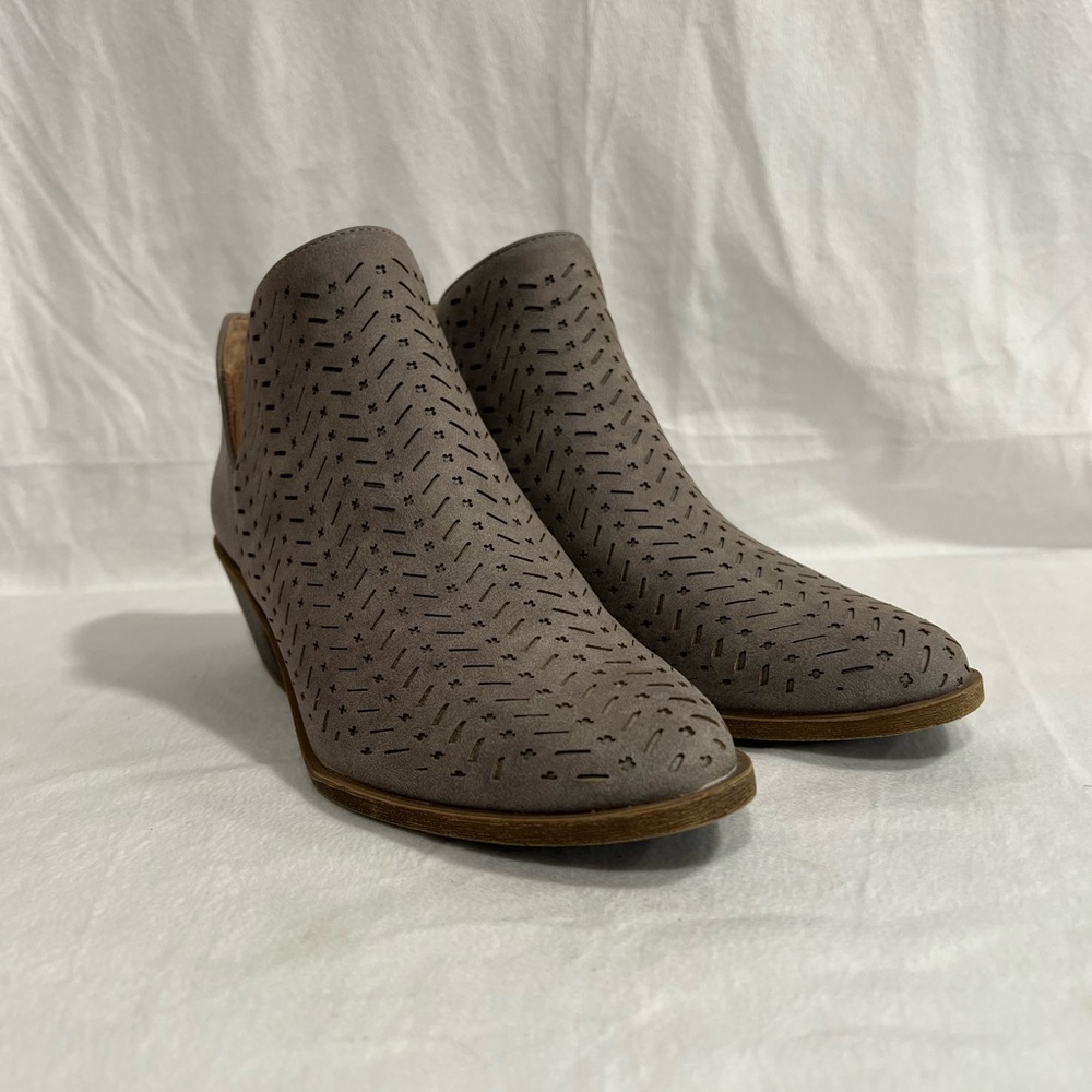 Life‎ Stride Women’s Gray Perforated Ankle Boots 6